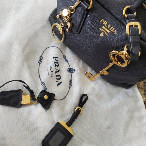 Prada Trick Pelle Saffiano Rings Nero attachment - Picture 6 of 8